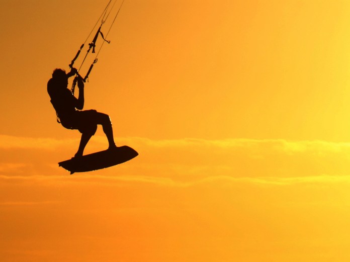 kite-surfer-silhouette-1341264-1278x958